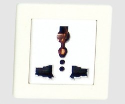 YL 011H 面闆插座(zuo)三孔-實驗室配(pei)件