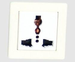 YL 011H 面闆插座(zuò)三孔-實驗室(shì)配件