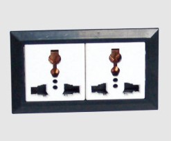 YL 011G 面闆插座(zuo)六孔-實驗室配(pei)件