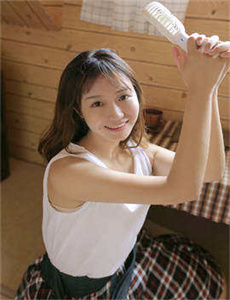 女学生在公交车上上演疯狂输出-一件衣服都没有穿的动漫女